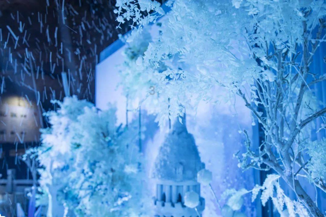 逃离无人的学校
